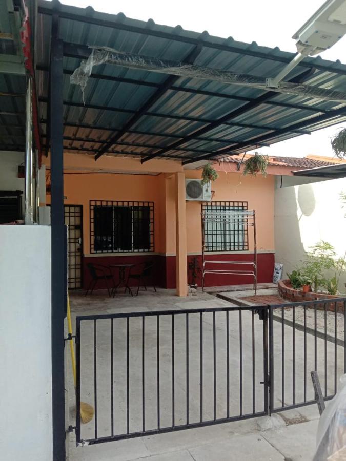 Homestay Tok Abah Сери Искандар Екстериор снимка
